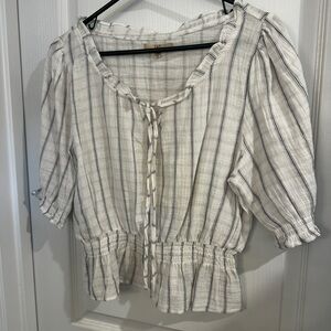 Chelsea & Violet Striped White and Gray Women's Top size medium